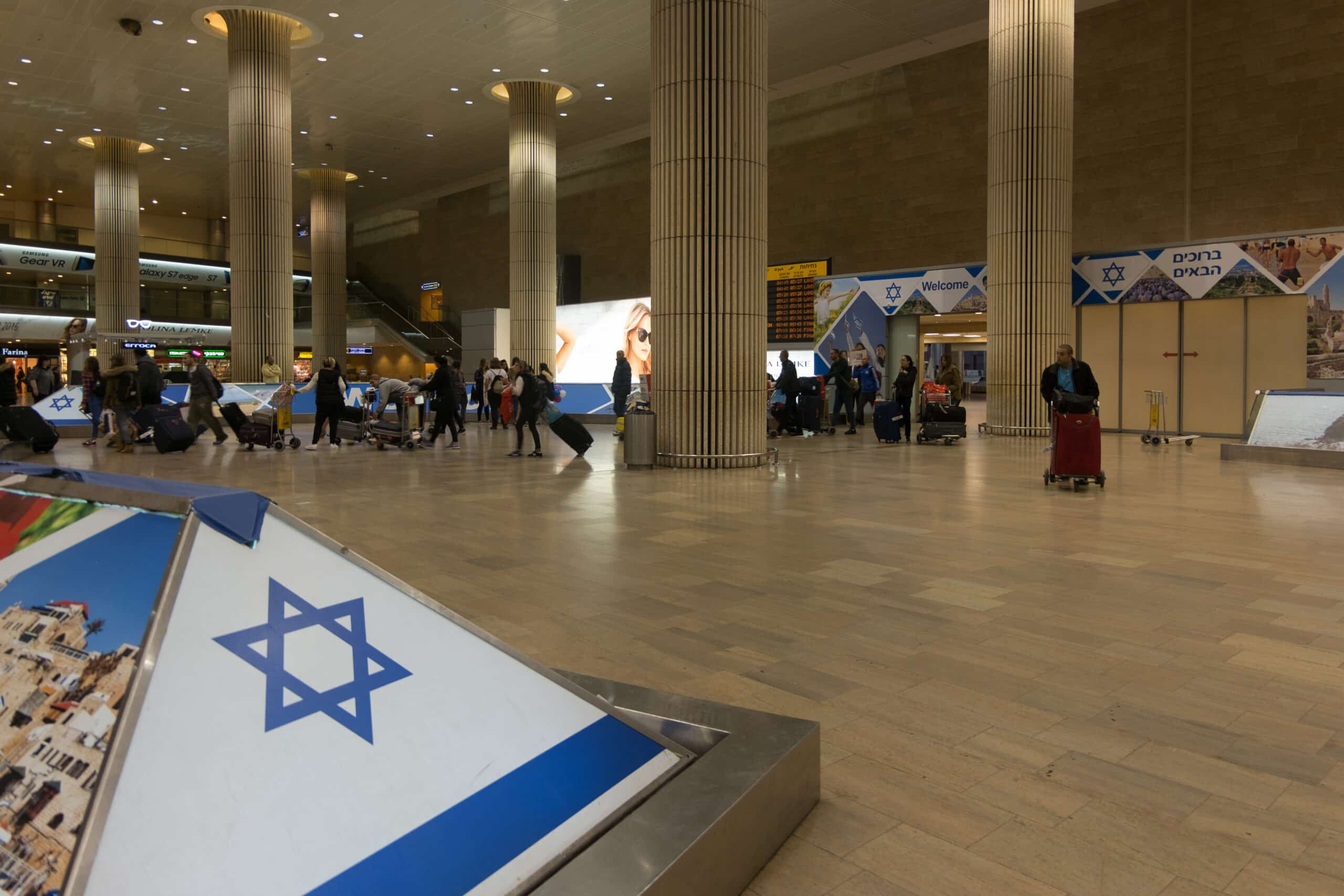 Израильтяне с двумя гражданствами смогут покидать страну с иностранным паспортом до конца года